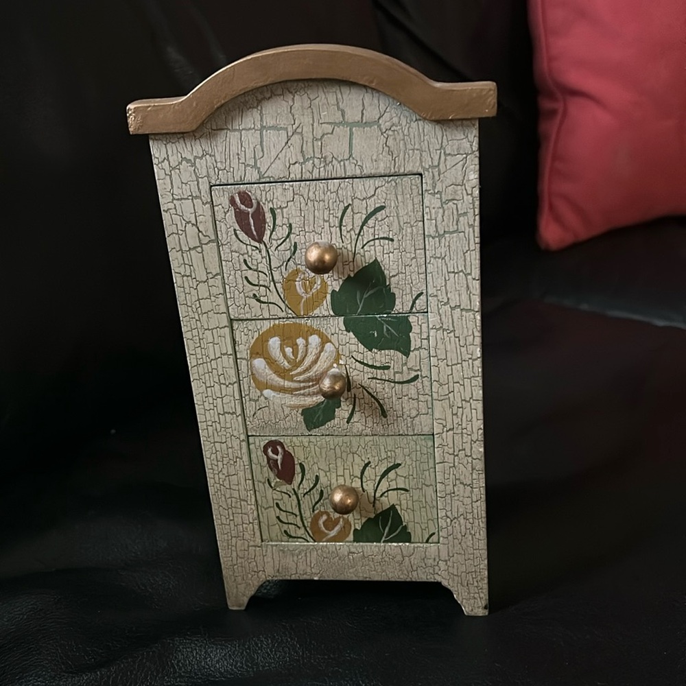 Trinket box with drawers